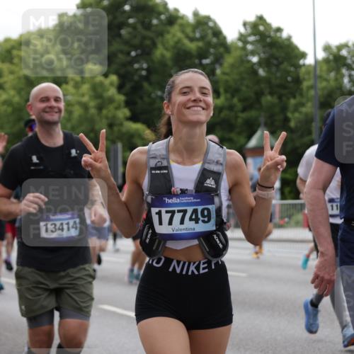 29.06.2025 - hella hamburg halbmarathon Jannik Wohlers http://msf.ph/oto/8279146 29.06.2025 10:34:52 Lombardsbrücke 1284, 1497, 1717, 1849, 2198, 2376, 2751, 3409, 3828, 3958, 4564, 4703, 4704, 5027, 5531, 6029, 6189, 6365, 6471, 6803, 6859, 7267, 7927, 8249, 8296, 10393, 10531, 10565, 11233, 11320, 11359, 11565, 11838, 11839, 11886, 12062, 12326, 12338, 12625, 13414, 13537, 13539, 13623, 14392, 14735, 15211, 15405, 15601, 15704, 15783, 16002, 16010, 16431, 16690, 16778, 16860, 17526, 17690, 17749, 17935, 18054, 18269, 18375, 18823, 19061 meine-sportfotos.de