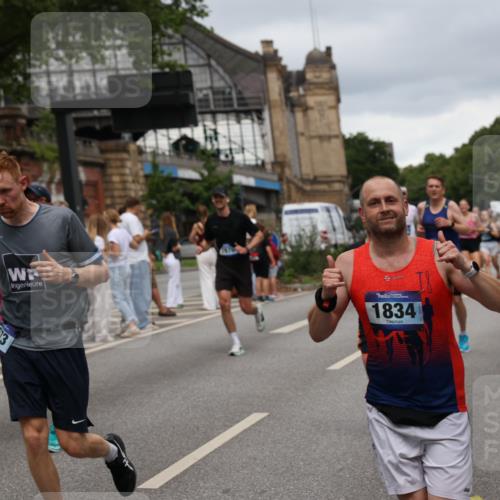 29.06.2025 - hella hamburg halbmarathon Yannick Fuchs http://msf.ph/oto/8279148 29.06.2025 10:49:36 20KM 1179, 1193, 1834, 2612, 3037, 3058, 3668, 4249, 4897, 5643, 5672, 6569, 6591, 6924, 7147, 7221, 7594, 7976, 8255, 8573, 8691, 9361, 9562, 10582, 11039, 11231, 12196, 12248, 12545, 13234, 13236, 13470, 14365, 15184, 15300, 15484, 15584, 15818, 15884, 16108, 16176, 16213, 16334, 16401, 16521, 16609, 16786, 17133, 17259, 17603, 17615, 17640, 17642, 17734, 17940, 18064, 18212, 18290, 18741, 18746, 18835, 19047, 19120 meine-sportfotos.de