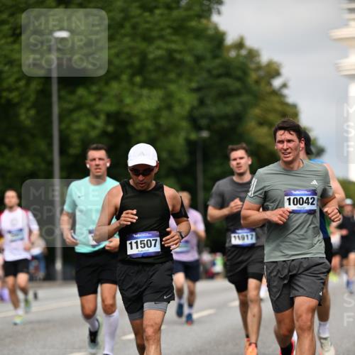 29.06.2025 - hella hamburg halbmarathon Dr. Thomas Lammeyer http://msf.ph/oto/8279151 29.06.2025 10:15:43 Kennedybrücke 1062, 1166, 1790, 2661, 3837, 4227, 5254, 7370, 7474, 7571, 8368, 9254, 10042, 10428 meine-sportfotos.de