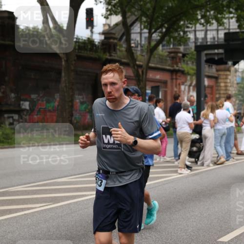29.06.2025 - hella hamburg halbmarathon Yannick Fuchs http://msf.ph/oto/8279181 29.06.2025 10:49:36 20KM 1179, 1193, 1834, 2612, 3037, 3058, 3668, 4249, 4897, 5643, 5672, 6569, 6591, 6924, 7147, 7221, 7594, 7976, 8255, 8573, 8691, 9361, 9562, 10582, 11039, 11231, 12196, 12248, 12545, 13234, 13236, 13470, 14365, 15184, 15300, 15484, 15584, 15818, 15884, 16108, 16176, 16213, 16334, 16401, 16521, 16609, 16786, 17133, 17259, 17603, 17615, 17640, 17642, 17734, 17940, 18064, 18212, 18290, 18741, 18746, 18835, 19047, 19120 meine-sportfotos.de
