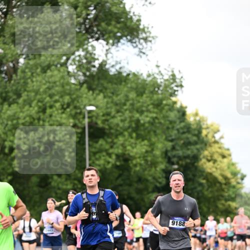 29.06.2025 - hella hamburg halbmarathon Dr. Thomas Lammeyer http://msf.ph/oto/8279201 29.06.2025 10:36:43 Kennedybrücke 1237, 1640, 1647, 2268, 3022, 3660, 3670, 3753, 4857, 5110, 5783, 5871, 5941, 6228, 6252, 6312, 6315, 6642, 7387, 7468, 7531, 7749, 7789, 8625, 8840, 8914, 9010, 9188, 9206, 9542, 9765, 10013, 10111, 10203, 10354, 10470, 10624, 10828, 11076, 11205, 11248 meine-sportfotos.de