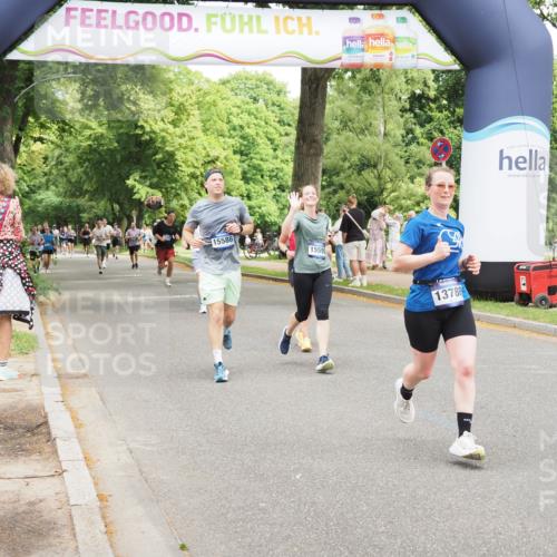 29.06.2025 - hella hamburg halbmarathon MichiJ http://msf.ph/oto/8279232 29.06.2025 10:57:29 Zwischen KM18-KM19 2990, 3691, 5423, 9975, 13788, 14488, 15586, 15700, 16134, 17472, 18493 meine-sportfotos.de