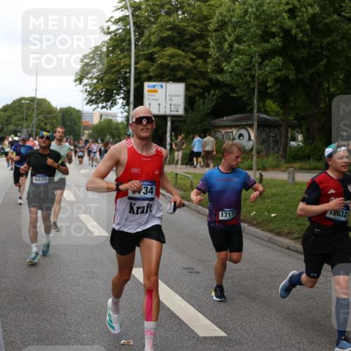 29.06.2025 - hella hamburg halbmarathon Yannick Fuchs http://msf.ph/oto/8279233 29.06.2025 10:37:22 20KM 1353, 1675, 1735, 2653, 4229, 4235, 5011, 5124, 5477, 7035, 7734, 9364, 9371, 9534, 9833, 10251, 11177, 11907, 12839, 13746, 13807, 14226, 14447, 14560, 14813, 15255, 15297, 15301, 15328, 15535, 15851, 15921, 16333, 16677, 17177, 17733, 17911, 18004, 18274, 18275, 18304, 18632, 18659, 18680, 18987 meine-sportfotos.de