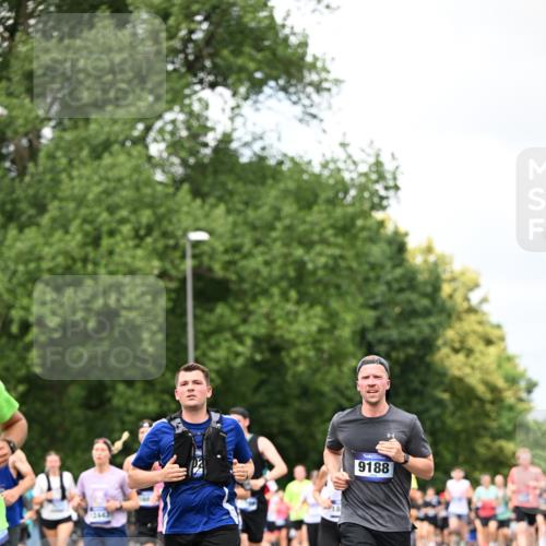 29.06.2025 - hella hamburg halbmarathon Dr. Thomas Lammeyer http://msf.ph/oto/8279236 29.06.2025 10:36:43 Kennedybrücke 1237, 1640, 1647, 2268, 3022, 3660, 3670, 3753, 4857, 5110, 5783, 5871, 5941, 6228, 6252, 6312, 6315, 6642, 7387, 7468, 7531, 7749, 7789, 8625, 8840, 8914, 9010, 9188, 9206, 9542, 9765, 10013, 10111, 10203, 10354, 10470, 10624, 10828, 11076, 11205, 11248 meine-sportfotos.de