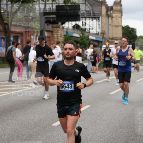 29.06.2025 - hella hamburg halbmarathon Yannick Fuchs http://msf.ph/oto/8279258 29.06.2025 10:49:37 20KM 1179, 1193, 1834, 2612, 3037, 3058, 3668, 4249, 4897, 5643, 5672, 6569, 6591, 6924, 7147, 7221, 7594, 7976, 8255, 8573, 8691, 9361, 9562, 10582, 11039, 11231, 12196, 12545, 13234, 13236, 13470, 13474, 14365, 15184, 15300, 15484, 15584, 15818, 15884, 16176, 16213, 16401, 16521, 16609, 16786, 17133, 17259, 17615, 17640, 17642, 17734, 17940, 18064, 18212, 18290, 18741, 18746, 18835, 19047, 19120 meine-sportfotos.de