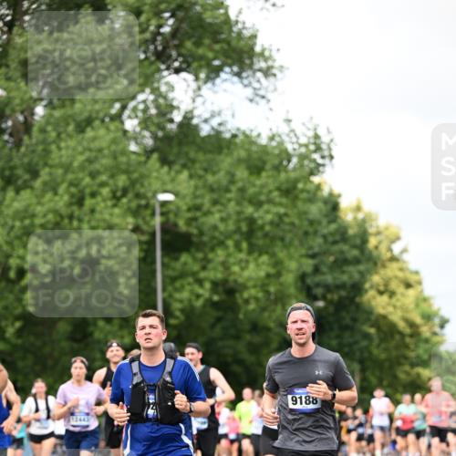 29.06.2025 - hella hamburg halbmarathon Dr. Thomas Lammeyer http://msf.ph/oto/8279261 29.06.2025 10:36:43 Kennedybrücke 1237, 1640, 1647, 2268, 3022, 3660, 3670, 3753, 4857, 5110, 5783, 5871, 5941, 6228, 6252, 6312, 6315, 6642, 7387, 7468, 7531, 7749, 7789, 8625, 8840, 8914, 9010, 9188, 9206, 9542, 9765, 10013, 10111, 10203, 10354, 10470, 10624, 10828, 11076, 11205, 11248 meine-sportfotos.de
