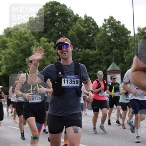 29.06.2025 - hella hamburg halbmarathon Jannik Wohlers http://msf.ph/oto/8279263 29.06.2025 10:34:54 Lombardsbrücke 1497, 1717, 1821, 2198, 2376, 2751, 3828, 3958, 4564, 4703, 4704, 5027, 5531, 5793, 6029, 6189, 6365, 6471, 6803, 6859, 7267, 7927, 8249, 8296, 10393, 10531, 10565, 11233, 11320, 11359, 11565, 11838, 11839, 11886, 12062, 12326, 12338, 12625, 13414, 13537, 13539, 14392, 14735, 15211, 15405, 15601, 15704, 15783, 16002, 16010, 16431, 16690, 16860, 17526, 17690, 17749, 17935, 18054, 18269, 18375, 18823, 19061 meine-sportfotos.de