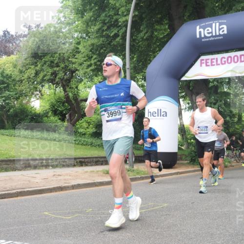 29.06.2025 - hella hamburg halbmarathon KatJ http://msf.ph/oto/8279268 29.06.2025 10:40:36 Zwischen KM18-KM19 3999, 6877, 7232 meine-sportfotos.de