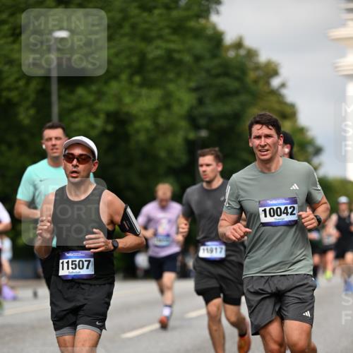 29.06.2025 - hella hamburg halbmarathon Dr. Thomas Lammeyer http://msf.ph/oto/8279273 29.06.2025 10:15:44 Kennedybrücke 1062, 1166, 1790, 2661, 3837, 4227, 5254, 7370, 7474, 7571, 8368, 9254, 10042, 10428 meine-sportfotos.de