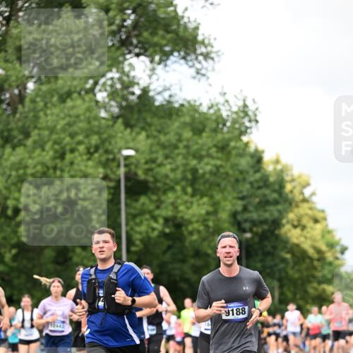 29.06.2025 - hella hamburg halbmarathon Dr. Thomas Lammeyer http://msf.ph/oto/8279288 29.06.2025 10:36:44 Kennedybrücke 1237, 1640, 1647, 2268, 2959, 3022, 3660, 3670, 3753, 4857, 5110, 5783, 5871, 5941, 6228, 6252, 6312, 6315, 6642, 7387, 7468, 7531, 7749, 7789, 8625, 8840, 8914, 9010, 9188, 9206, 9542, 9765, 9812, 10002, 10013, 10111, 10203, 10354, 10470, 10624, 10828, 11076, 11205 meine-sportfotos.de