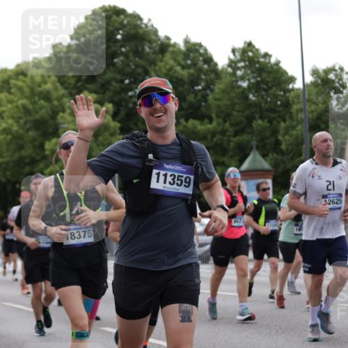 29.06.2025 - hella hamburg halbmarathon Jannik Wohlers http://msf.ph/oto/8279297 29.06.2025 10:34:54 Lombardsbrücke 1497, 1717, 1821, 2198, 2376, 2751, 3828, 3958, 4564, 4703, 4704, 5027, 5531, 5793, 6029, 6189, 6365, 6471, 6803, 6859, 7267, 7927, 8249, 8296, 10393, 10531, 10565, 11233, 11320, 11359, 11565, 11838, 11839, 11886, 12062, 12326, 12338, 12625, 13414, 13537, 13539, 14392, 14735, 15211, 15405, 15601, 15704, 15783, 16002, 16010, 16431, 16690, 16860, 17526, 17690, 17749, 17935, 18054, 18269, 18375, 18823, 19061 meine-sportfotos.de