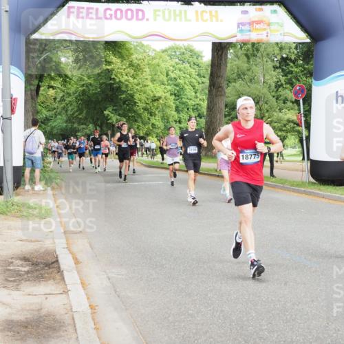 29.06.2025 - hella hamburg halbmarathon MichiJ http://msf.ph/oto/8279301 29.06.2025 10:31:58 Zwischen KM18-KM19 3109, 3124, 11469, 14667, 14798, 14861, 15862, 15932, 16105, 16301, 16314, 16547, 16677, 18775 meine-sportfotos.de