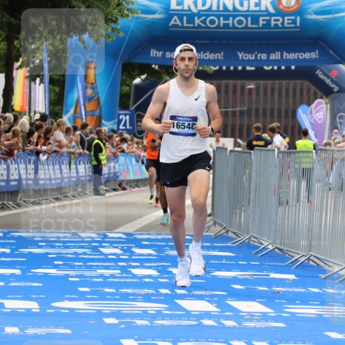 29.06.2025 - hella hamburg halbmarathon Strokosch-Dieckow http://msf.ph/oto/8279322 29.06.2025 10:22:50 Ziel 11624, 16548, 18328 meine-sportfotos.de