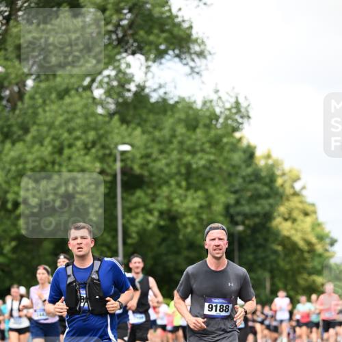 29.06.2025 - hella hamburg halbmarathon Dr. Thomas Lammeyer http://msf.ph/oto/8279333 29.06.2025 10:36:44 Kennedybrücke 1237, 1640, 1647, 2268, 2959, 3022, 3660, 3670, 3753, 4857, 5110, 5783, 5871, 5941, 6228, 6252, 6312, 6315, 6642, 7387, 7468, 7531, 7749, 7789, 8625, 8840, 8914, 9010, 9188, 9206, 9542, 9765, 9812, 10002, 10013, 10111, 10203, 10354, 10470, 10624, 10828, 11076, 11205 meine-sportfotos.de