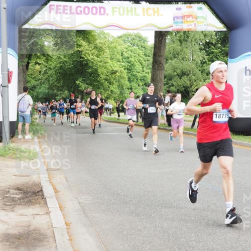 29.06.2025 - hella hamburg halbmarathon MichiJ http://msf.ph/oto/8279376 29.06.2025 10:31:58 Zwischen KM18-KM19 3109, 3124, 11469, 14667, 14798, 14861, 15862, 15932, 16105, 16301, 16314, 16547, 16677, 18775 meine-sportfotos.de