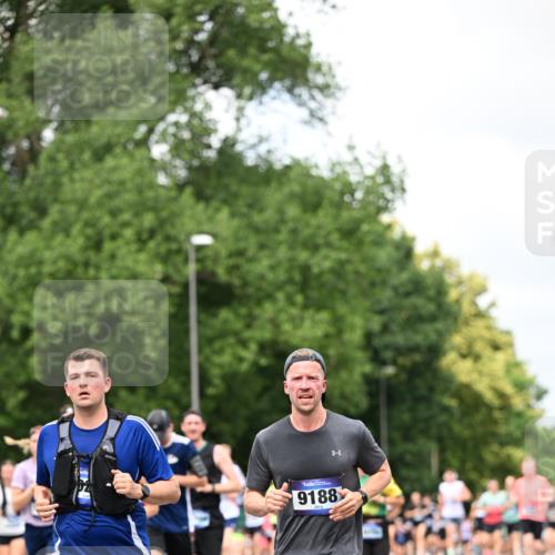 29.06.2025 - hella hamburg halbmarathon Dr. Thomas Lammeyer http://msf.ph/oto/8279380 29.06.2025 10:36:44 Kennedybrücke 1237, 1640, 1647, 2268, 2959, 3022, 3660, 3670, 3753, 4857, 5110, 5783, 5871, 5941, 6228, 6252, 6312, 6315, 6642, 7387, 7468, 7531, 7749, 7789, 8625, 8840, 8914, 9010, 9188, 9206, 9542, 9765, 9812, 10002, 10013, 10111, 10203, 10354, 10470, 10624, 10828, 11076, 11205 meine-sportfotos.de