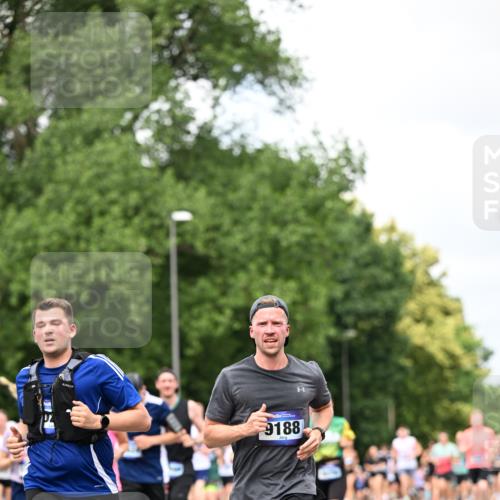 29.06.2025 - hella hamburg halbmarathon Dr. Thomas Lammeyer http://msf.ph/oto/8279402 29.06.2025 10:36:44 Kennedybrücke 1237, 1640, 1647, 2268, 2959, 3022, 3660, 3670, 3753, 4857, 5110, 5783, 5871, 5941, 6228, 6252, 6312, 6315, 6642, 7387, 7468, 7531, 7749, 7789, 8625, 8840, 8914, 9010, 9188, 9206, 9542, 9765, 9812, 10002, 10013, 10111, 10203, 10354, 10470, 10624, 10828, 11076, 11205 meine-sportfotos.de