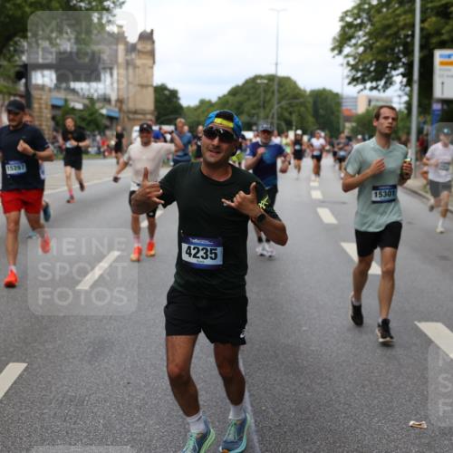 29.06.2025 - hella hamburg halbmarathon Yannick Fuchs http://msf.ph/oto/8279436 29.06.2025 10:37:23 20KM 1353, 1675, 1735, 2653, 4229, 4235, 5011, 5124, 5477, 7035, 7734, 9364, 9371, 9534, 9833, 10251, 11177, 11907, 12839, 13746, 13807, 14226, 14447, 14560, 14813, 15255, 15297, 15301, 15328, 15535, 15706, 15851, 15921, 16333, 16677, 17177, 17733, 17911, 18004, 18274, 18275, 18304, 18632, 18659, 18680, 18987 meine-sportfotos.de