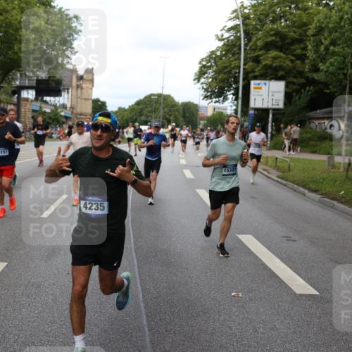 29.06.2025 - hella hamburg halbmarathon Yannick Fuchs http://msf.ph/oto/8279497 29.06.2025 10:37:23 20KM 1353, 1675, 1735, 2653, 4229, 4235, 5011, 5124, 5477, 7035, 7734, 9364, 9371, 9534, 9833, 10251, 11177, 11907, 12839, 13746, 13807, 14226, 14447, 14560, 14813, 15255, 15297, 15301, 15328, 15535, 15706, 15851, 15921, 16333, 16677, 17177, 17733, 17911, 18004, 18274, 18275, 18304, 18632, 18659, 18680, 18987 meine-sportfotos.de