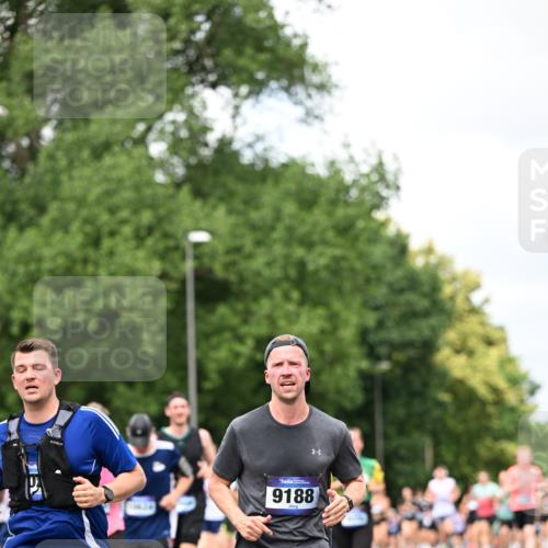 29.06.2025 - hella hamburg halbmarathon Dr. Thomas Lammeyer http://msf.ph/oto/8279523 29.06.2025 10:36:45 Kennedybrücke 1237, 1640, 1647, 2268, 2959, 3660, 3670, 3753, 4857, 5110, 5783, 5871, 5941, 6228, 6252, 6312, 6315, 6642, 7387, 7468, 7531, 7749, 7789, 8625, 8840, 8914, 9010, 9188, 9206, 9542, 9765, 9812, 10002, 10013, 10111, 10203, 10354, 10470, 10624, 10828, 11076, 11205 meine-sportfotos.de