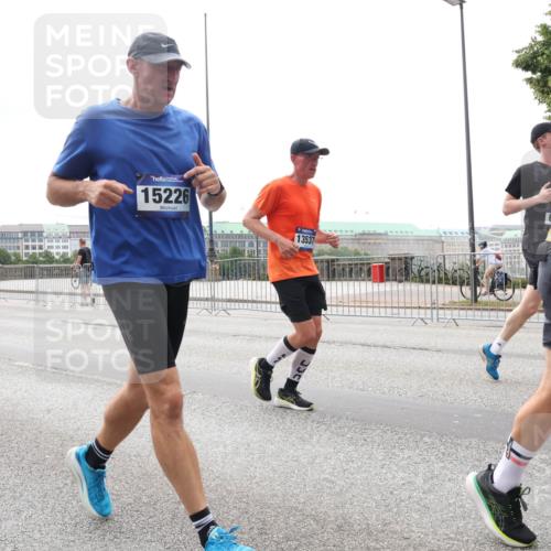 29.06.2025 - hella hamburg halbmarathon Lena Gebhardt http://msf.ph/oto/8279540 29.06.2025 10:35:14 Lombardsbrücke 4564, 15226, 18, 13537, 1284, 1497, 1717, 1821, 1849, 2001, 2198, 2355, 2376, 2751, 3409, 3828, 3958, 4333, 4564, 4703, 4704, 4884, 4965, 5027, 5240, 5531, 5793, 6029, 6189, 6310, 6335, 6365, 6379, 6397, 6471, 6746, 6803, 6859, 7020, 7267, 7299, 7927, 8249, 8296, 8369, 8567, 8793, 9248, 9470, 10358, 10393, 10464, 10531, 10565, 10606, 11122, 11233, 11320, 11359, 11565, 11646, 11838, 11839, 11886, 12019, 12062, 12236, 12326, 12382, 12764 meine-sportfotos.de