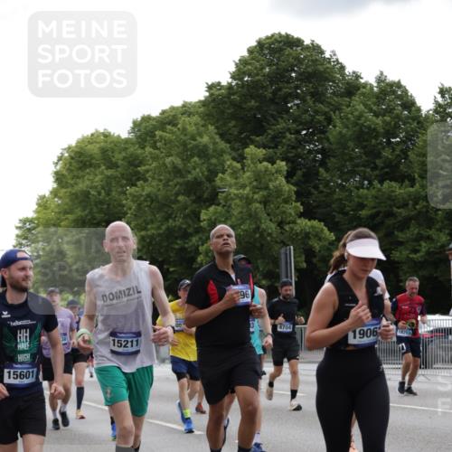 29.06.2025 - hella hamburg halbmarathon Jannik Wohlers http://msf.ph/oto/8279575 29.06.2025 10:34:57 Lombardsbrücke 1717, 1821, 2001, 2198, 2376, 2751, 3828, 3958, 4333, 4564, 4703, 4704, 4965, 5027, 5531, 5793, 6029, 6189, 6365, 6471, 6746, 6859, 7267, 7927, 8249, 8296, 8567, 9470, 10393, 10531, 10565, 11233, 11320, 11359, 11565, 11838, 11839, 11886, 12062, 12326, 12338, 12625, 13414, 13539, 13805, 14392, 14735, 15211, 15601, 15704, 15783, 16002, 16010, 16431, 16690, 16710, 16860, 17331, 17526, 17689, 17690, 17749, 17935, 17974, 18054, 18269, 18375, 18823, 18912, 19061 meine-sportfotos.de