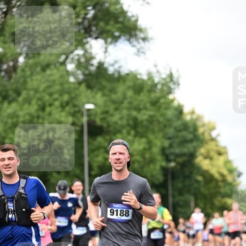 29.06.2025 - hella hamburg halbmarathon Dr. Thomas Lammeyer http://msf.ph/oto/8279613 29.06.2025 10:36:45 Kennedybrücke 1237, 1640, 1647, 2268, 2959, 3660, 3670, 3753, 4857, 5110, 5783, 5871, 5941, 6228, 6252, 6312, 6315, 6642, 7387, 7468, 7531, 7749, 7789, 8625, 8840, 8914, 9010, 9188, 9206, 9542, 9765, 9812, 10002, 10013, 10111, 10203, 10354, 10470, 10624, 10828, 11076, 11205 meine-sportfotos.de