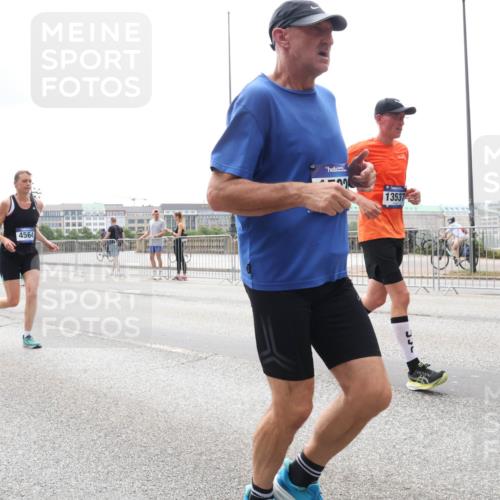 29.06.2025 - hella hamburg halbmarathon Lena Gebhardt http://msf.ph/oto/8279639 29.06.2025 10:35:14 Lombardsbrücke 4564, 13537, 1284, 1497, 1717, 1821, 1849, 2001, 2198, 2355, 2376, 2751, 3409, 3828, 3958, 4333, 4564, 4703, 4704, 4884, 4965, 5027, 5240, 5531, 5793, 6029, 6189, 6310, 6335, 6365, 6379, 6397, 6471, 6746, 6803, 6859, 7020, 7267, 7299, 7927, 8249, 8296, 8369, 8567, 8793, 9248, 9470, 10358, 10393, 10464, 10531, 10565, 10606, 11122, 11233, 11320, 11359, 11565, 11646, 11838, 11839, 11886, 12019, 12062, 12236, 12326, 12382, 12764 meine-sportfotos.de
