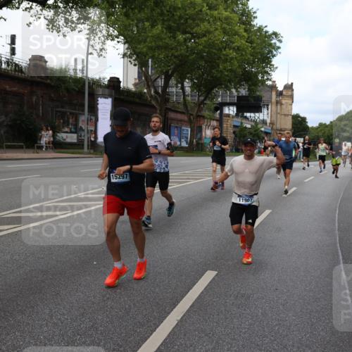 29.06.2025 - hella hamburg halbmarathon Yannick Fuchs http://msf.ph/oto/8279686 29.06.2025 10:37:24 20KM 1353, 1675, 1735, 2653, 4229, 4235, 5011, 5124, 5477, 9364, 9371, 9534, 9833, 10099, 10251, 11177, 11907, 12723, 12839, 13746, 13807, 14226, 14447, 14560, 14813, 15255, 15297, 15301, 15328, 15535, 15706, 15851, 15921, 16333, 16677, 17177, 17733, 17911, 18004, 18274, 18275, 18304, 18632, 18659, 18680, 18987 meine-sportfotos.de