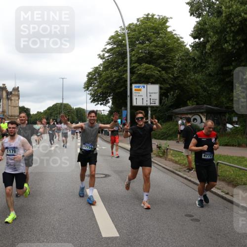 29.06.2025 - hella hamburg halbmarathon Yannick Fuchs http://msf.ph/oto/8279696 29.06.2025 10:49:39 20KM 1179, 1193, 1834, 2612, 3037, 3058, 3668, 4249, 4951, 5643, 5672, 6569, 6591, 6924, 7147, 7221, 7594, 7976, 8255, 8573, 8691, 9361, 9562, 10582, 11039, 11231, 12196, 12545, 13234, 13236, 13470, 13474, 14365, 15184, 15300, 15484, 15584, 15818, 15884, 16176, 16213, 16401, 16521, 16786, 17133, 17259, 17615, 17640, 17642, 17734, 17940, 18064, 18212, 18290, 18340, 18495, 18741, 18746, 18835, 19047, 19120, 19152 meine-sportfotos.de