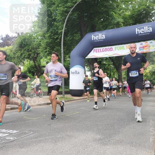 29.06.2025 - hella hamburg halbmarathon KatJ http://msf.ph/oto/8279709 29.06.2025 10:40:39 Zwischen KM18-KM19 3334, 3999, 6723, 7918 meine-sportfotos.de