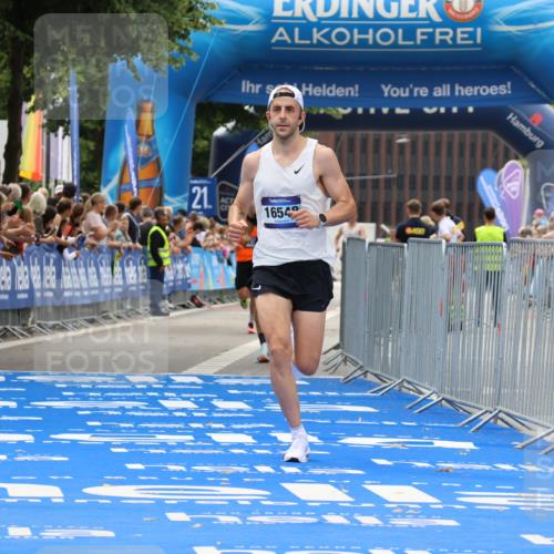 29.06.2025 - hella hamburg halbmarathon Strokosch-Dieckow http://msf.ph/oto/8279714 29.06.2025 10:22:49 Ziel 11624, 16548 meine-sportfotos.de