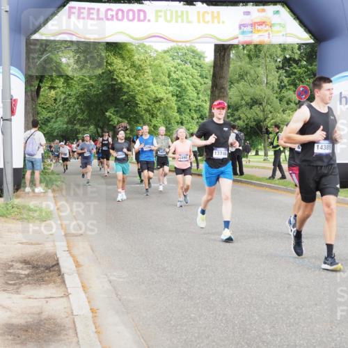 29.06.2025 - hella hamburg halbmarathon MichiJ http://msf.ph/oto/8279721 29.06.2025 10:32:03 Zwischen KM18-KM19 3124, 6490, 6705, 9043, 13746, 14385, 14861, 16677, 18775 meine-sportfotos.de