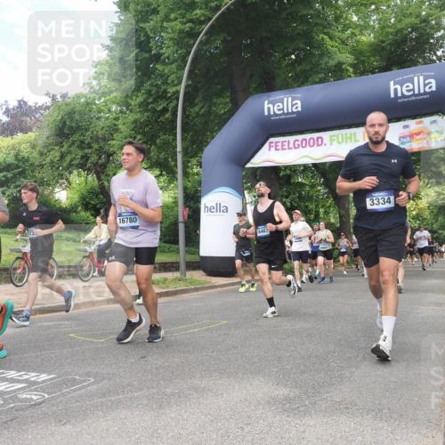 29.06.2025 - hella hamburg halbmarathon KatJ http://msf.ph/oto/8279739 29.06.2025 10:40:39 Zwischen KM18-KM19 3334, 3999, 6723, 7918 meine-sportfotos.de