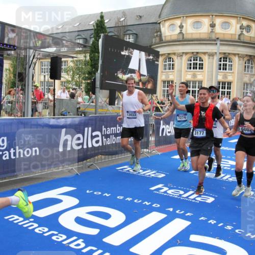 29.06.2025 - hella hamburg halbmarathon Michael Strokosch http://msf.ph/oto/8279744 29.06.2025 10:54:20 Ziel 1267, 3103, 3177, 3861, 3898, 6082, 6084, 6443, 7274, 8223, 11430, 12213, 13033, 13289, 13803, 15169, 15946, 16527, 16574, 16750, 16780, 16879, 17087, 17698, 18268 meine-sportfotos.de