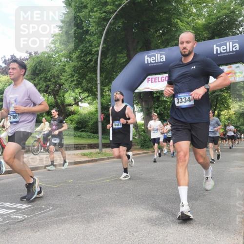 29.06.2025 - hella hamburg halbmarathon KatJ http://msf.ph/oto/8279775 29.06.2025 10:40:40 Zwischen KM18-KM19 3334, 3999, 6723, 7918, 8335 meine-sportfotos.de