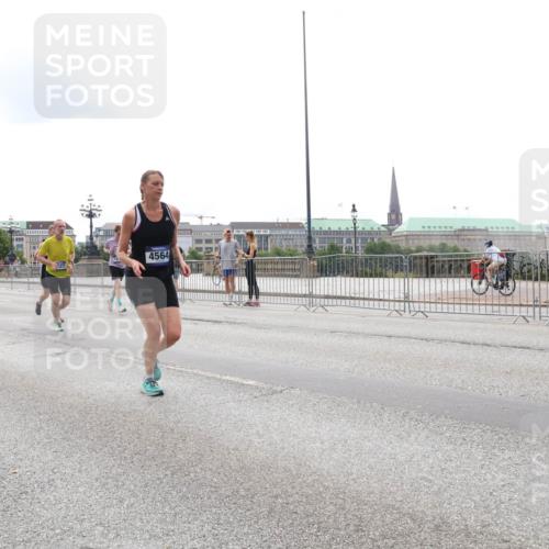 29.06.2025 - hella hamburg halbmarathon Lena Gebhardt http://msf.ph/oto/8279795 29.06.2025 10:35:14 Lombardsbrücke 13639, 4564, 1284, 1497, 1717, 1821, 1849, 2001, 2198, 2355, 2376, 2751, 3409, 3828, 3958, 4333, 4564, 4703, 4704, 4884, 4965, 5027, 5240, 5531, 5793, 6029, 6189, 6310, 6335, 6365, 6379, 6397, 6471, 6746, 6803, 6859, 7020, 7267, 7299, 7927, 8249, 8296, 8369, 8567, 8793, 9248, 9470, 10358, 10393, 10464, 10531, 10565, 10606, 11122, 11233, 11320, 11359, 11565, 11646, 11838, 11839, 11886, 12019, 12062, 12236, 12326, 12382, 12764 meine-sportfotos.de