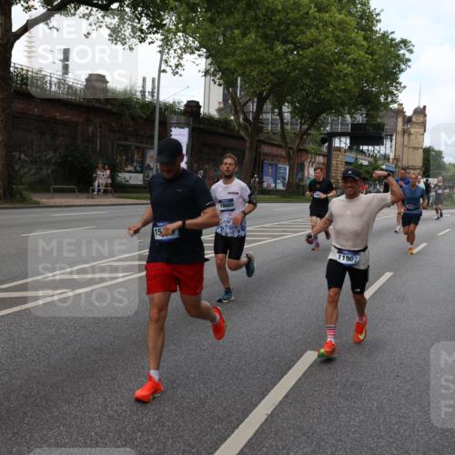 29.06.2025 - hella hamburg halbmarathon Yannick Fuchs http://msf.ph/oto/8279804 29.06.2025 10:37:24 20KM 1353, 1675, 1735, 2653, 4229, 4235, 5011, 5124, 5477, 9364, 9371, 9534, 9833, 10099, 10251, 11177, 11907, 12723, 12839, 13746, 13807, 14226, 14447, 14560, 14813, 15255, 15297, 15301, 15328, 15535, 15706, 15851, 15921, 16333, 16677, 17177, 17733, 17911, 18004, 18274, 18275, 18304, 18632, 18659, 18680, 18987 meine-sportfotos.de