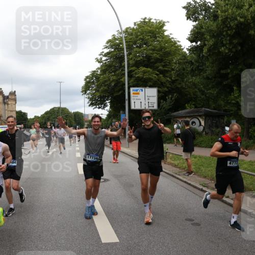 29.06.2025 - hella hamburg halbmarathon Yannick Fuchs http://msf.ph/oto/8279811 29.06.2025 10:49:39 20KM 1179, 1193, 1834, 2612, 3037, 3058, 3668, 4249, 4951, 5643, 5672, 6569, 6591, 6924, 7147, 7221, 7594, 7976, 8255, 8573, 8691, 9361, 9562, 10582, 11039, 11231, 12196, 12545, 13234, 13236, 13470, 13474, 14365, 15184, 15300, 15484, 15584, 15818, 15884, 16176, 16213, 16401, 16521, 16786, 17133, 17259, 17615, 17640, 17642, 17734, 17940, 18064, 18212, 18290, 18340, 18495, 18741, 18746, 18835, 19047, 19120, 19152 meine-sportfotos.de
