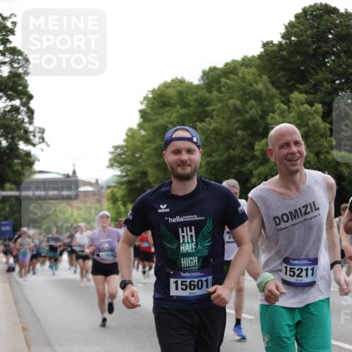 29.06.2025 - hella hamburg halbmarathon Jannik Wohlers http://msf.ph/oto/8279872 29.06.2025 10:34:58 Lombardsbrücke 1717, 1821, 2001, 2198, 2376, 2751, 3828, 3958, 4333, 4703, 4704, 4965, 5027, 5240, 5531, 5793, 6029, 6189, 6365, 6471, 6746, 6859, 7267, 7927, 8249, 8296, 8567, 9470, 10393, 10531, 10565, 11233, 11320, 11359, 11565, 11838, 11839, 11886, 12062, 12326, 12338, 12625, 13414, 13539, 13805, 14392, 14735, 15211, 15601, 15704, 15783, 16002, 16010, 16431, 16690, 16710, 16860, 17331, 17526, 17689, 17690, 17749, 17883, 17935, 17974, 18054, 18269, 18375, 18823, 18912, 19061 meine-sportfotos.de
