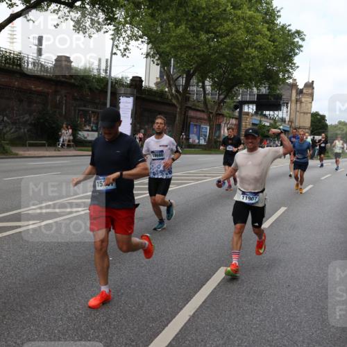 29.06.2025 - hella hamburg halbmarathon Yannick Fuchs http://msf.ph/oto/8279873 29.06.2025 10:37:24 20KM 1353, 1675, 1735, 2653, 4229, 4235, 5011, 5124, 5477, 9364, 9371, 9534, 9833, 10099, 10251, 11177, 11907, 12723, 12839, 13746, 13807, 14226, 14447, 14560, 14813, 15255, 15297, 15301, 15328, 15535, 15706, 15851, 15921, 16333, 16677, 17177, 17733, 17911, 18004, 18274, 18275, 18304, 18632, 18659, 18680, 18987 meine-sportfotos.de