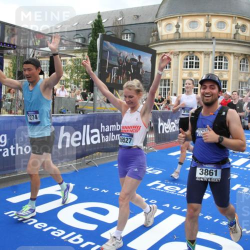 29.06.2025 - hella hamburg halbmarathon Michael Strokosch http://msf.ph/oto/8279895 29.06.2025 10:54:21 Ziel 1267, 3103, 3177, 3861, 6082, 6084, 6512, 7274, 8223, 11430, 13033, 13289, 13803, 15169, 15946, 16527, 16574, 16750, 16879, 17087, 17698, 18268 meine-sportfotos.de