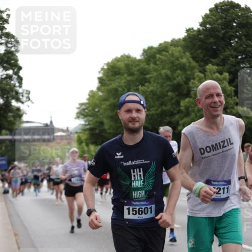 29.06.2025 - hella hamburg halbmarathon Jannik Wohlers http://msf.ph/oto/8279912 29.06.2025 10:34:58 Lombardsbrücke 1717, 1821, 2001, 2198, 2376, 2751, 3828, 3958, 4333, 4703, 4704, 4965, 5027, 5240, 5531, 5793, 6029, 6189, 6365, 6471, 6746, 6859, 7267, 7927, 8249, 8296, 8567, 9470, 10393, 10531, 10565, 11233, 11320, 11359, 11565, 11838, 11839, 11886, 12062, 12326, 12338, 12625, 13414, 13539, 13805, 14392, 14735, 15211, 15601, 15704, 15783, 16002, 16010, 16431, 16690, 16710, 16860, 17331, 17526, 17689, 17690, 17749, 17883, 17935, 17974, 18054, 18269, 18375, 18823, 18912, 19061 meine-sportfotos.de
