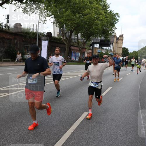 29.06.2025 - hella hamburg halbmarathon Yannick Fuchs http://msf.ph/oto/8279916 29.06.2025 10:37:24 20KM 1353, 1675, 1735, 2653, 4229, 4235, 5011, 5124, 5477, 9364, 9371, 9534, 9833, 10099, 10251, 11177, 11907, 12723, 12839, 13746, 13807, 14226, 14447, 14560, 14813, 15255, 15297, 15301, 15328, 15535, 15706, 15851, 15921, 16333, 16677, 17177, 17733, 17911, 18004, 18274, 18275, 18304, 18632, 18659, 18680, 18987 meine-sportfotos.de