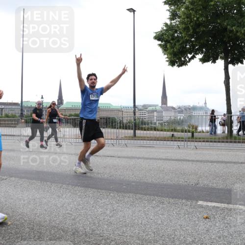 29.06.2025 - hella hamburg halbmarathon Lena Gebhardt http://msf.ph/oto/8279936 29.06.2025 10:46:29 Lombardsbrücke 1371, 1375, 1429, 1465, 1532, 1608, 1837, 1999, 2162, 2423, 2500, 2697, 2773, 2813, 2951, 3277, 3406, 3410, 3469, 3734, 4119, 4202, 4223, 4296, 4342, 4355, 4448, 4604, 5697, 5700, 5703, 5769, 5770, 5854, 5892, 6068, 6124, 6161, 6392, 7303, 7364, 7368, 7374, 7767, 7894, 7960, 7983, 8047, 8477, 8551, 8700, 9129, 9337, 9426, 9445, 9691, 10153, 10230, 11358, 11361, 11876, 11910, 12298, 12333, 12507, 12522, 13969, 14261, 15852, 16882, 16987 meine-sportfotos.de