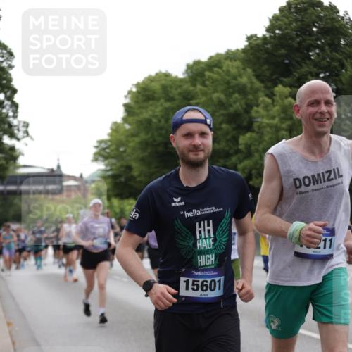 29.06.2025 - hella hamburg halbmarathon Jannik Wohlers http://msf.ph/oto/8279994 29.06.2025 10:34:58 Lombardsbrücke 1717, 1821, 2001, 2198, 2376, 2751, 3828, 3958, 4333, 4703, 4704, 4965, 5027, 5240, 5531, 5793, 6029, 6189, 6365, 6471, 6746, 6859, 7267, 7927, 8249, 8296, 8567, 9470, 10393, 10531, 10565, 11233, 11320, 11359, 11565, 11838, 11839, 11886, 12062, 12326, 12338, 12625, 13414, 13539, 13805, 14392, 14735, 15211, 15601, 15704, 15783, 16002, 16010, 16431, 16690, 16710, 16860, 17331, 17526, 17689, 17690, 17749, 17883, 17935, 17974, 18054, 18269, 18375, 18823, 18912, 19061 meine-sportfotos.de