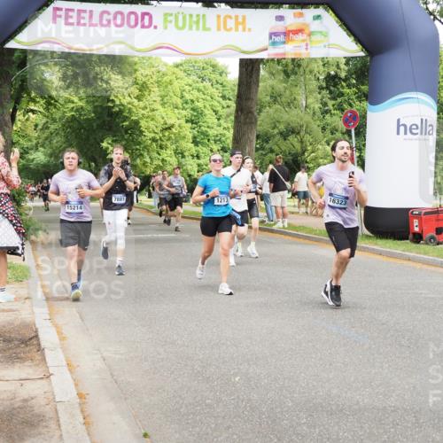 29.06.2025 - hella hamburg halbmarathon MichiJ http://msf.ph/oto/8280032 29.06.2025 10:57:39 Zwischen KM18-KM19 1213, 2110, 4007, 7881, 8055, 14679, 15214, 15531, 16323, 16938 meine-sportfotos.de