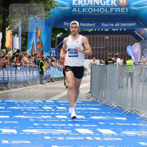 29.06.2025 - hella hamburg halbmarathon Strokosch-Dieckow http://msf.ph/oto/8280059 29.06.2025 10:22:49 Ziel 11624, 16548 meine-sportfotos.de