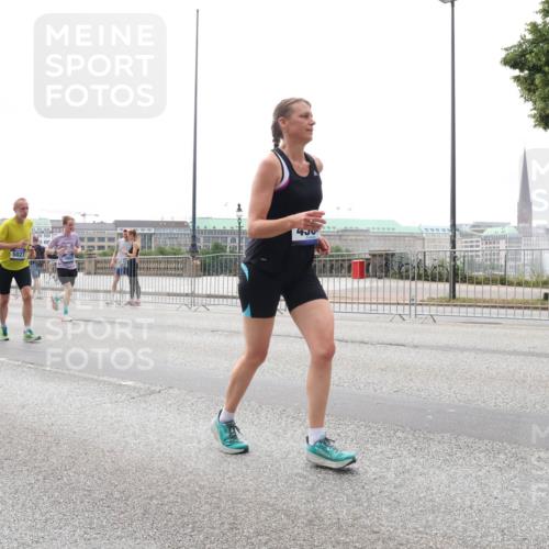 29.06.2025 - hella hamburg halbmarathon Lena Gebhardt http://msf.ph/oto/8280079 29.06.2025 10:35:15 Lombardsbrücke 17690, 5027, 436, 1284, 1497, 1717, 1821, 1849, 2001, 2198, 2355, 2376, 2751, 3409, 3828, 3958, 4333, 4564, 4703, 4704, 4884, 4965, 5027, 5240, 5531, 5793, 6029, 6189, 6310, 6335, 6365, 6379, 6397, 6471, 6746, 6803, 6859, 7020, 7267, 7299, 7927, 8249, 8296, 8369, 8567, 8793, 9248, 9470, 10358, 10393, 10464, 10531, 10565, 10606, 11122, 11233, 11320, 11359, 11565, 11646, 11838, 11839, 11886, 12019, 12062, 12236, 12326, 12764 meine-sportfotos.de