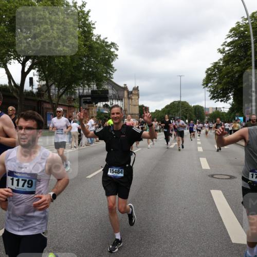 29.06.2025 - hella hamburg halbmarathon Yannick Fuchs http://msf.ph/oto/8280090 29.06.2025 10:49:40 20KM 1179, 1193, 1834, 2612, 3058, 3668, 4951, 5643, 5672, 6569, 6591, 6924, 7147, 7594, 7976, 8255, 8573, 8691, 9361, 9562, 10582, 11039, 12196, 12545, 13234, 13236, 13470, 13474, 14365, 15184, 15300, 15484, 15584, 15818, 15884, 16176, 16213, 16375, 16401, 16521, 16786, 17133, 17259, 17615, 17640, 17642, 17734, 17940, 18064, 18212, 18290, 18325, 18340, 18495, 18741, 18746, 18835, 19120, 19152 meine-sportfotos.de